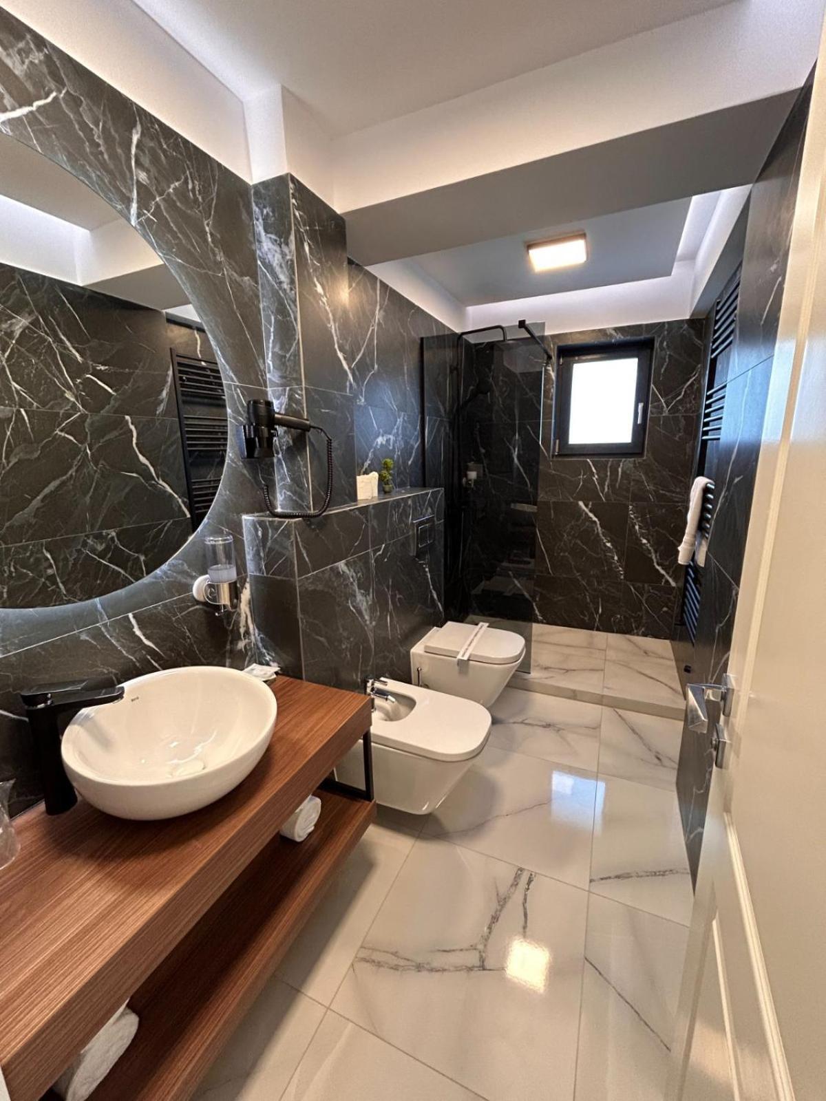 Visan Monarc Boutique Aparthotel - Self Check-In المظهر الخارجي الصورة