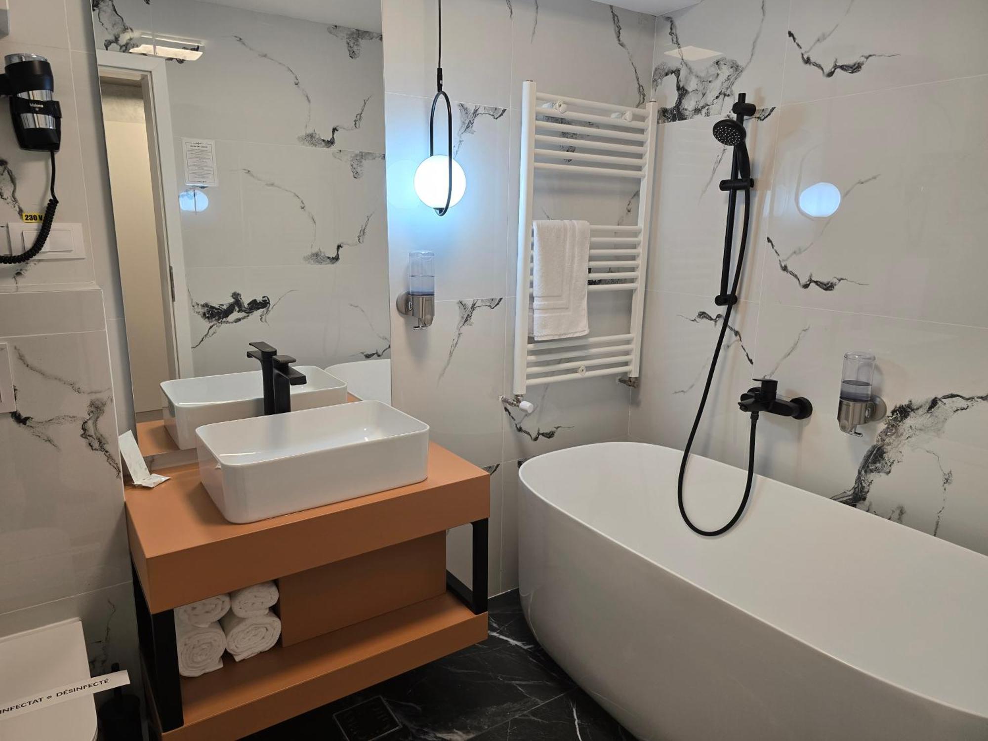 Visan Monarc Boutique Aparthotel - Self Check-In المظهر الخارجي الصورة