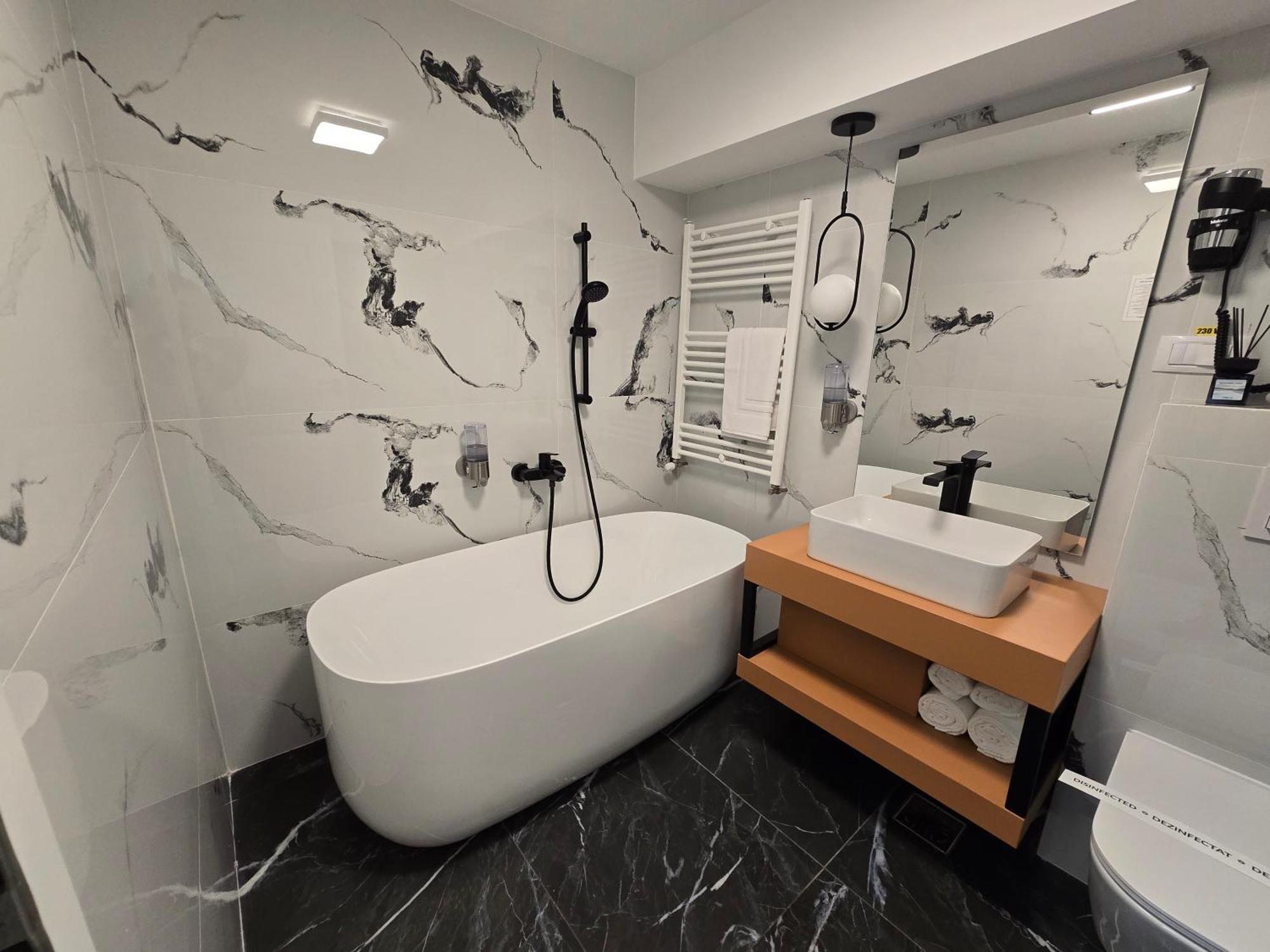 Visan Monarc Boutique Aparthotel - Self Check-In المظهر الخارجي الصورة